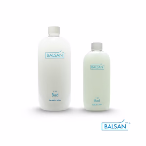 Zeliščna kopel za stopala BALSAN Foot Bath poživi stopala z edinstveno kombinacijo zeliščnih izvlečkov, kot so smrekove iglice, listi evkaliptusa in izvleček timijana.