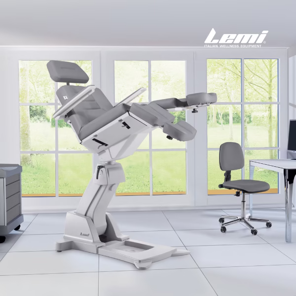 Stol za podiatrijo Lemi Podo Mix 1-2M je ergonomski in funkcionalni stol za pedikuro, zasnovan za maksimalno udobje pacienta ter omogoča strokovnjaku menjavanje delovnih položajev z nastavitvijo višine glede na potrebe pri delu