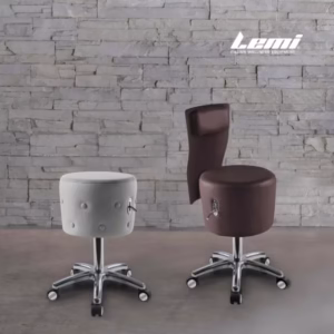 Delovni stol Lemi Suite Stool With Back na kolesih.
