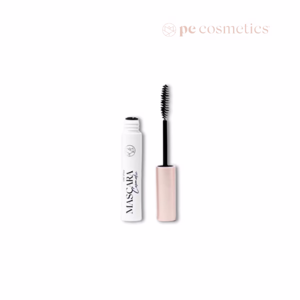 PE Cosmetics Volume Up Mascara maskara na vodni osnovi je idealna za uporabo na podaljšanih ali vihanih trepalnicah.